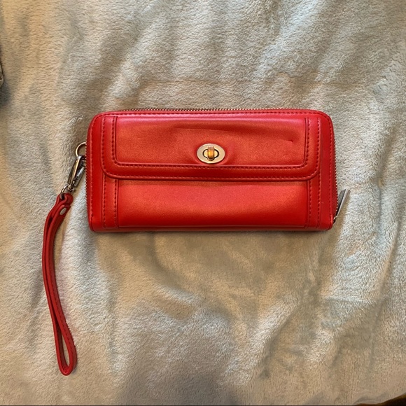 Danier red wallet with wristlet - Picture 1 of 2